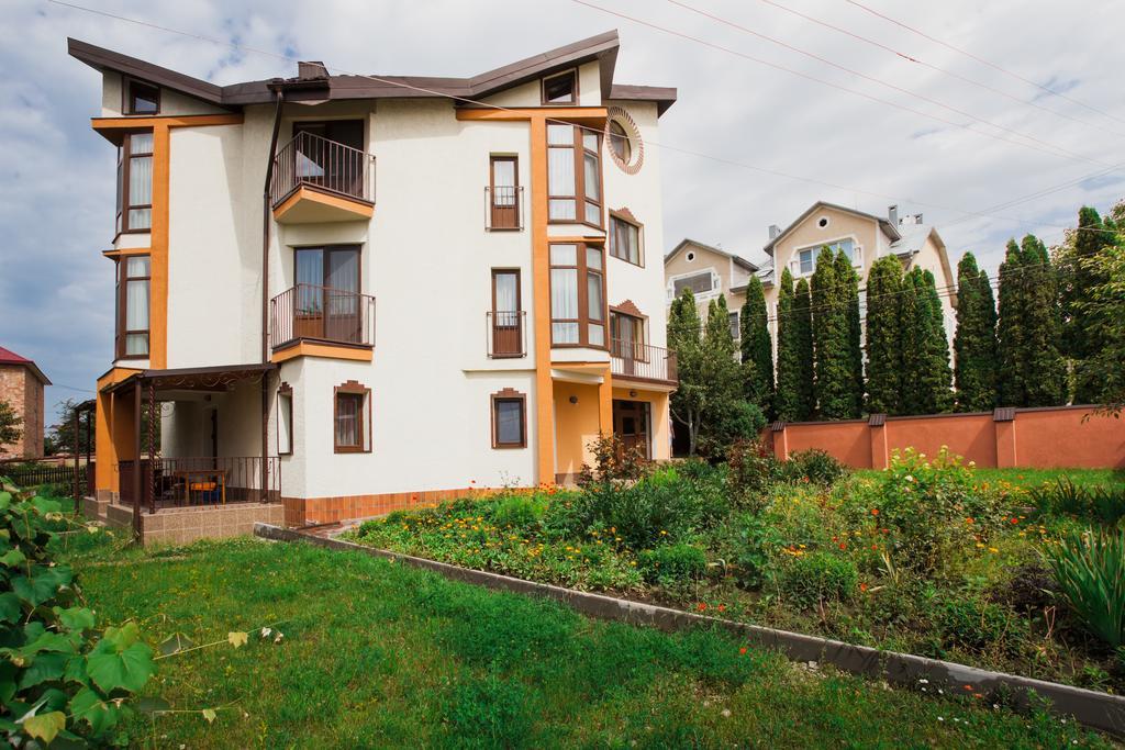 Apartament Saxony Dim Czerniowce Zewnętrze zdjęcie