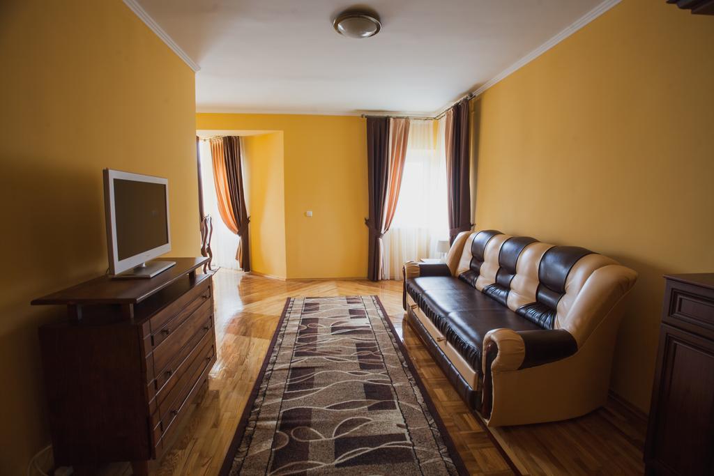 Apartament Saxony Dim Czerniowce Zewnętrze zdjęcie